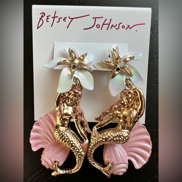 NWT Betsey Johnson Gold Tone Flower, Starfish, Mermaid & Seashell Drop Earrings - Picture 2 of 9